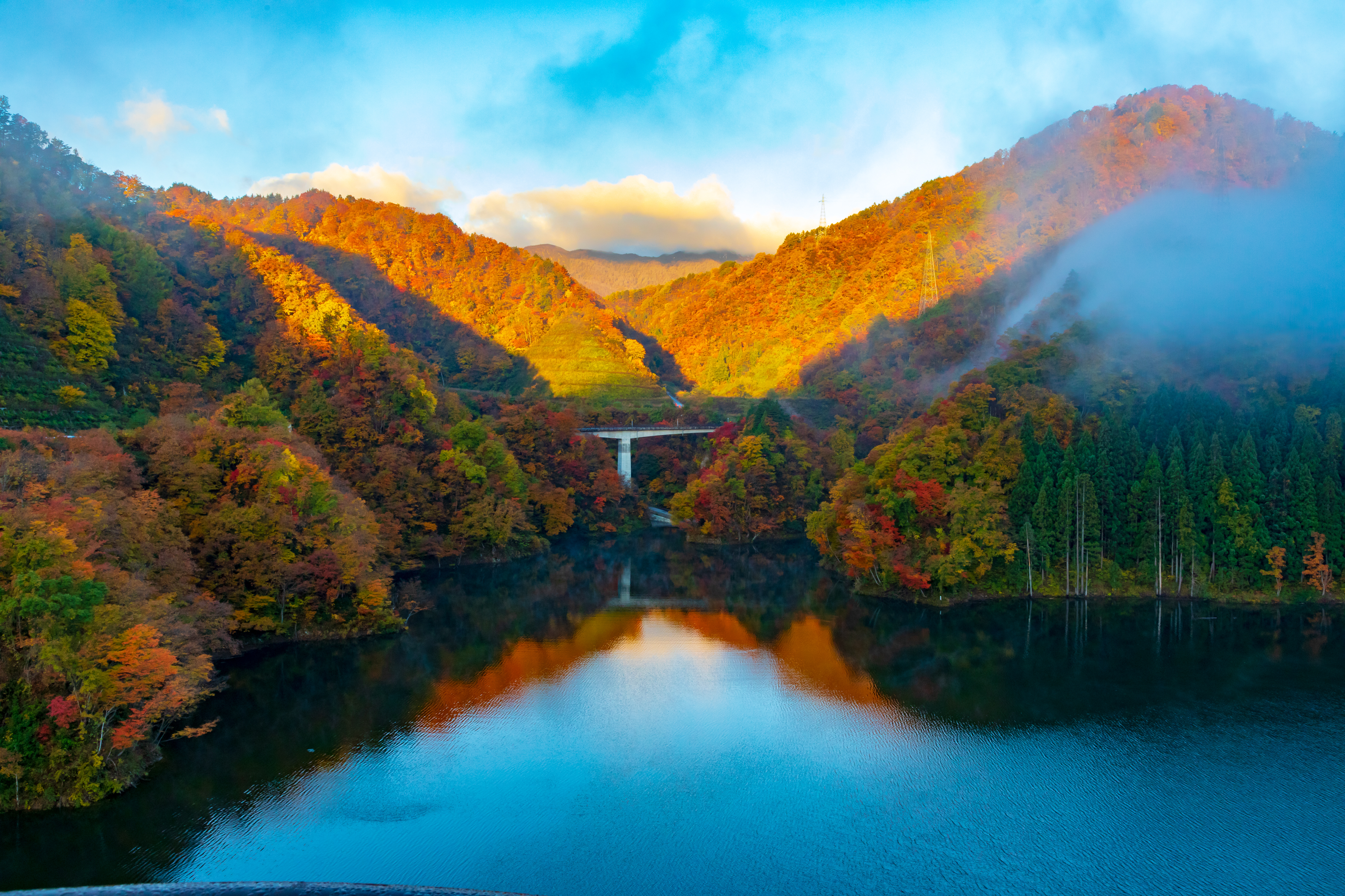 秋の百秋湖