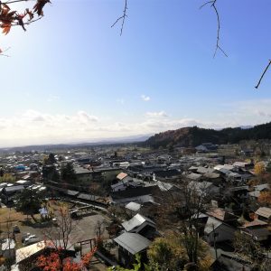 晩秋の金山の街並み