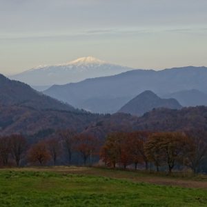 締め掛け松付近から望む鳥海山