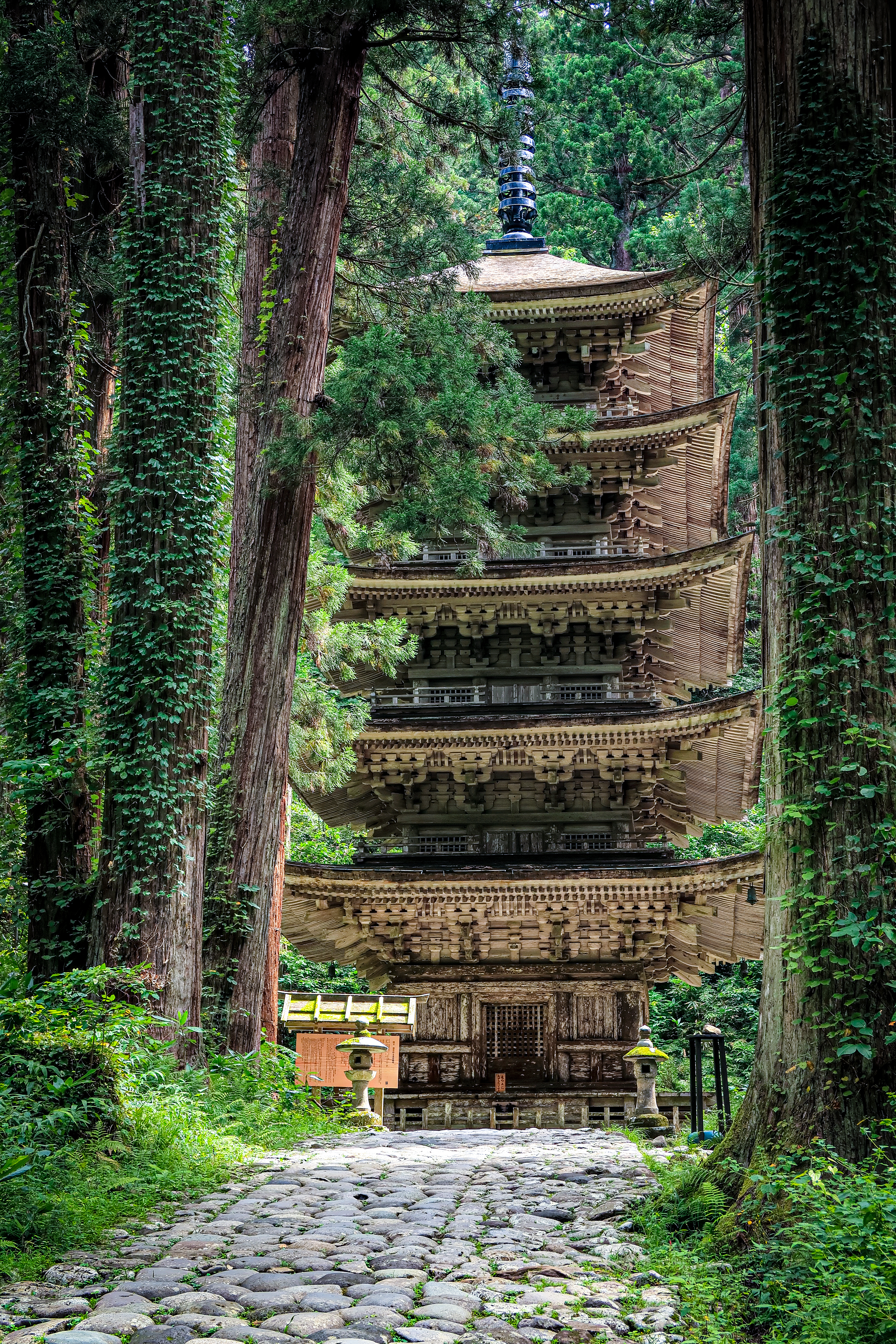 羽黒山五重塔