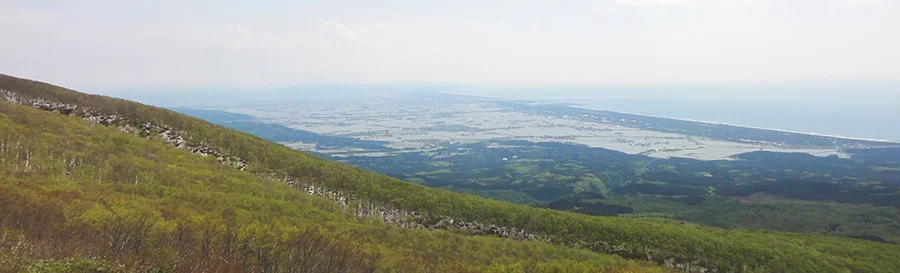 【第９号】大平展望台からの庄内平野と海岸の眺め